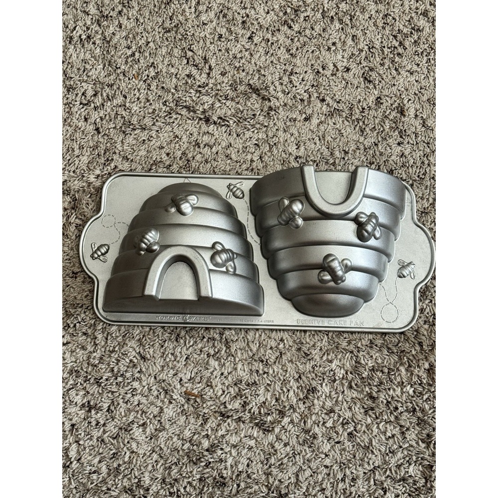 Nordic Ware 3D Beehive Cake Mold 10 Cup Cast Aluminum Pan Bee Hive USA MADE